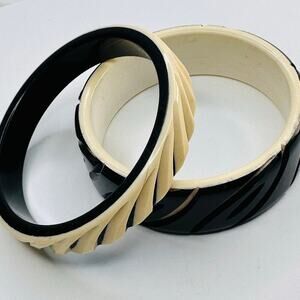 Vintage 1940’s Carved Lucite Bracelet Set Black and Cream